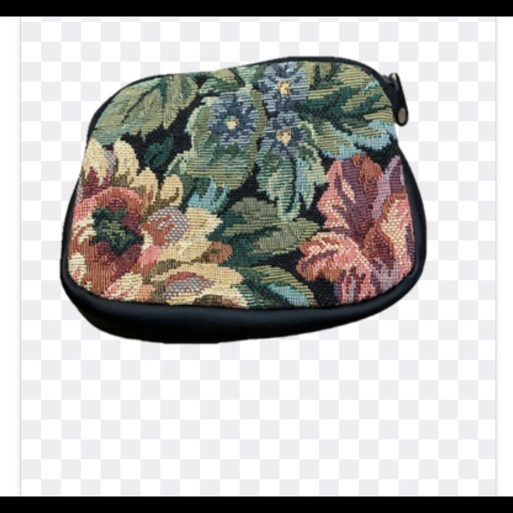 Vintage Tapestry change purse with zipper closure